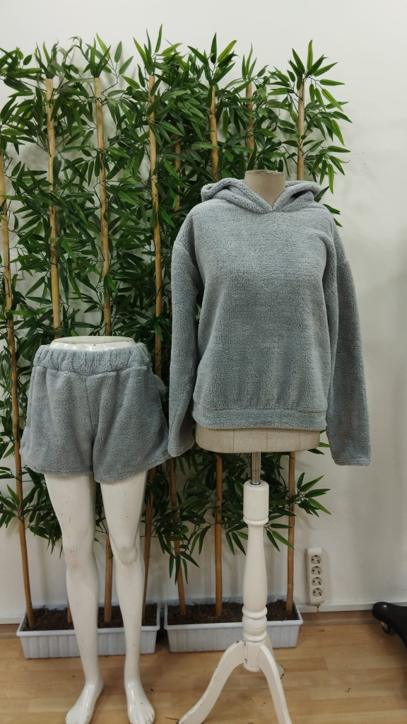 Kadın Uzun Kollu Kapşonlu Peluş Bluz Ve Kısa Short Ikili Takım , 22029 - Image 4
