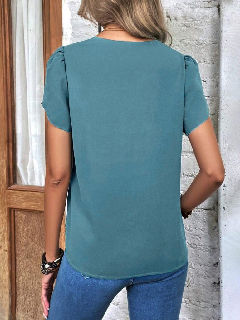 Kadın Kısa Kollu Lazer V Yakalı Ithal Krep Bluz, 25304 - Image 4