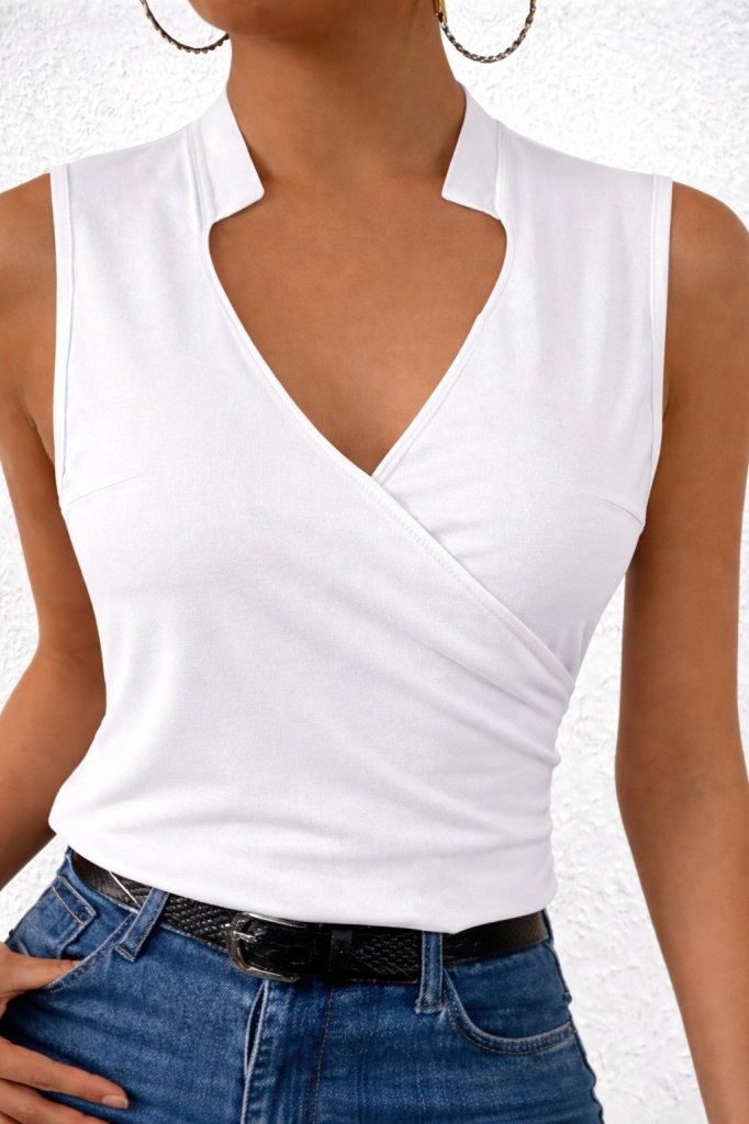 Kadın Kolsuz Hakim Yakalı Kalp Yaka Detaylı Sandy Bluz , 31373