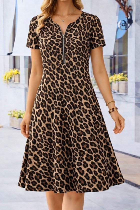 Kadın Kısa Kollu Yakası Fermuar Detaylı Leopar Desenli Midi Süprem Elbise, 34667