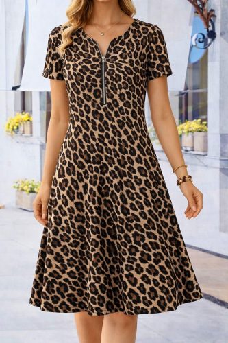 Kadın Kısa Kollu Yakası Fermuar Detaylı Leopar Desenli Midi Süprem Elbise, 34667